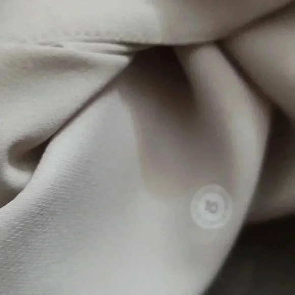 Lululemon On The Fly Skirt *Woven Silverstone - Picture 8 of 8